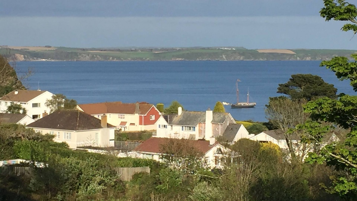 Saint Austell Bay Apartment | PRISTINE MODERN APARTMENT, PRIVATE BEACH, STUNNING SEA VIEW. LAST MINUTE 25% OFF