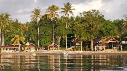 Pulau Unauna Resort | Pristine Paradise Dive Resort - Togean Islands, Una Una