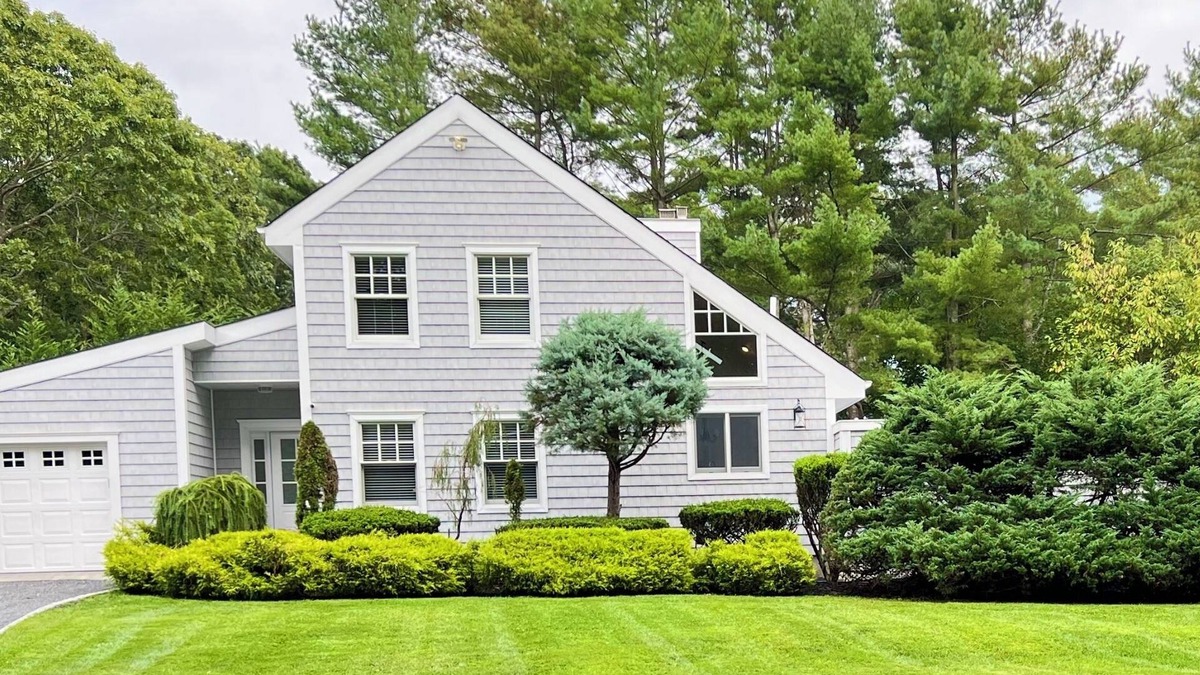 Remsenburg House | Pristine Remsenburg Retreat to Play & Work All Summer Long