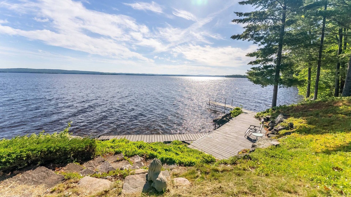 Killaloe Cottage | PRISTINE ROUND LAKE WITH EXPANSIVE LAKE VIEWS.