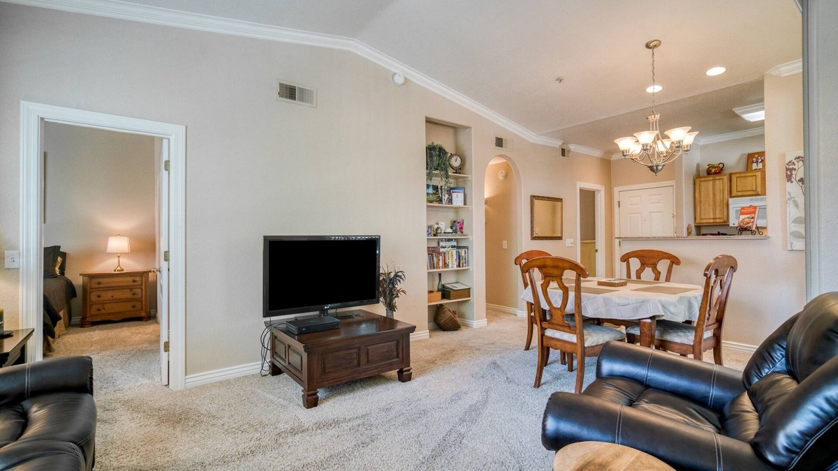Deer Valley House | Pristine Top Floor Condo With Access To Clubhouse & Pools by RedAwning