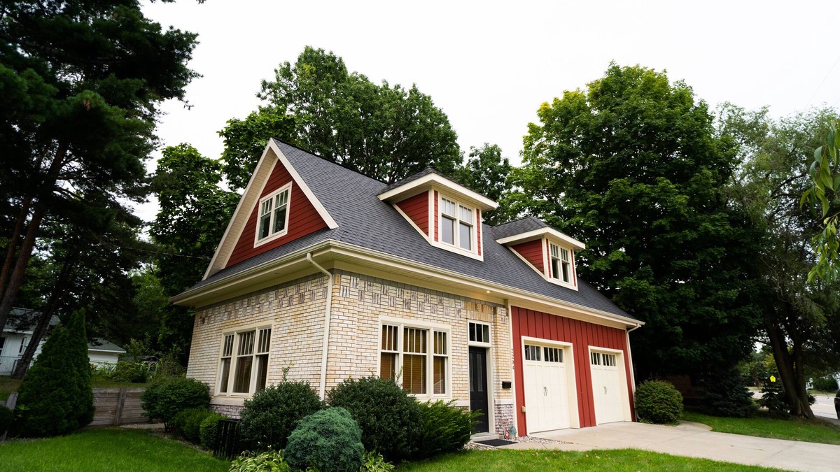 Lakeside House | Pristine Two bedroom getaway near Lake Express Ferry & Lake Michigan