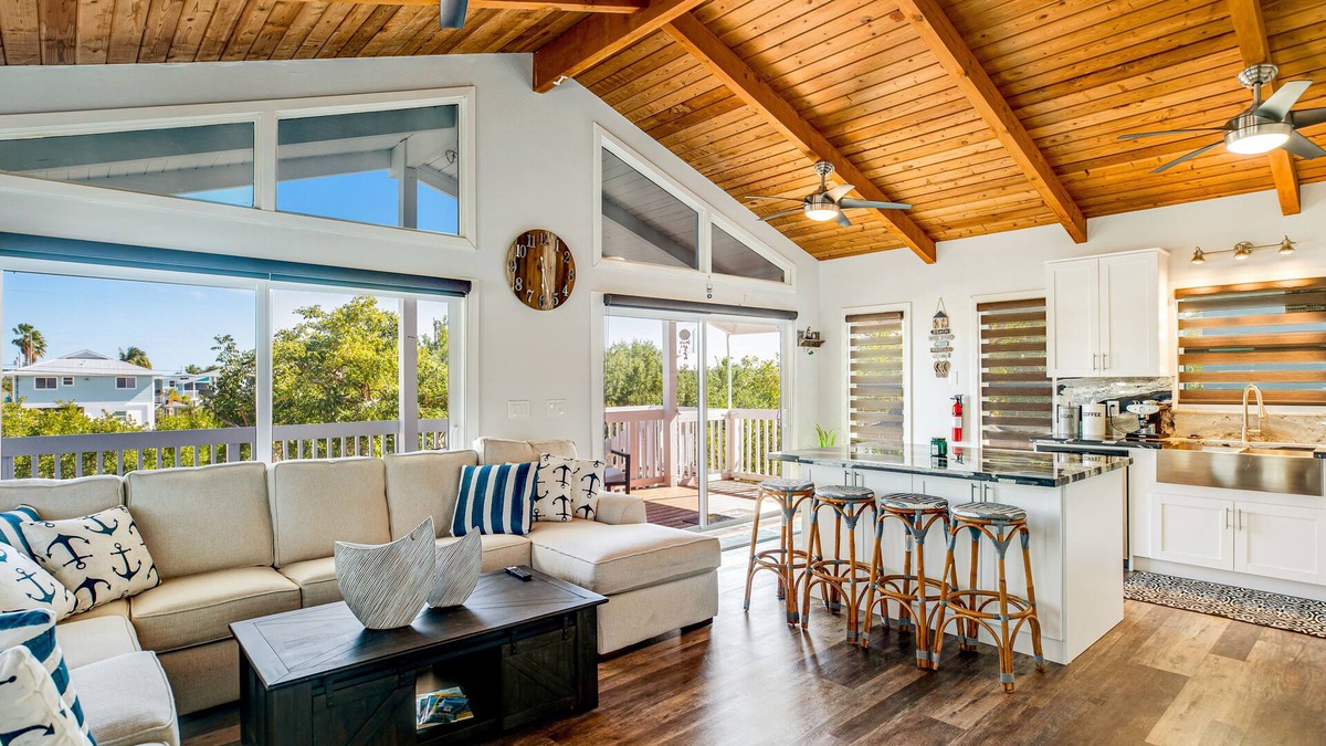 Port Pine Heights House | Pristine Waterfront Charmer - Outdoor Living & Dining, Dock, AC - Snowbirds OK
