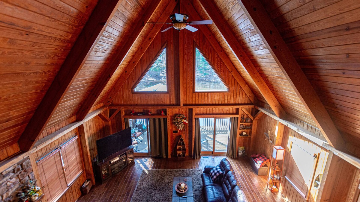 Rustburg House | Privacy and Serenity Rarely Found Near a City