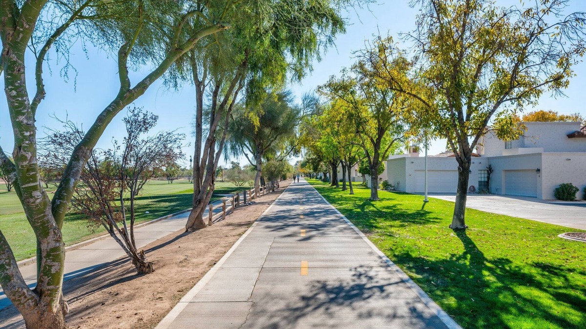 South Scottsdale House | Privacy-Family Friendly, Pet Friendly, Clean, Tennis, Green Belt, Private Patio