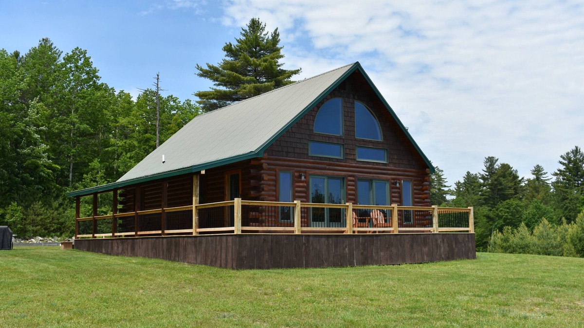 Schuyler Falls Cabin | Privacy Galore at the Little Pine Loj.