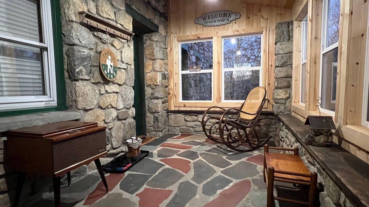 Carmel House | Privacy in the hills one hour from NYC and minutes to Breakneck Mtn.
