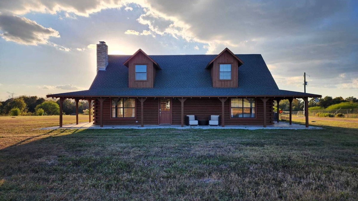 New Ulm Cabin | Privacy, peace, and beauty on 15 acres. Charming cabin with AC and WiFi.