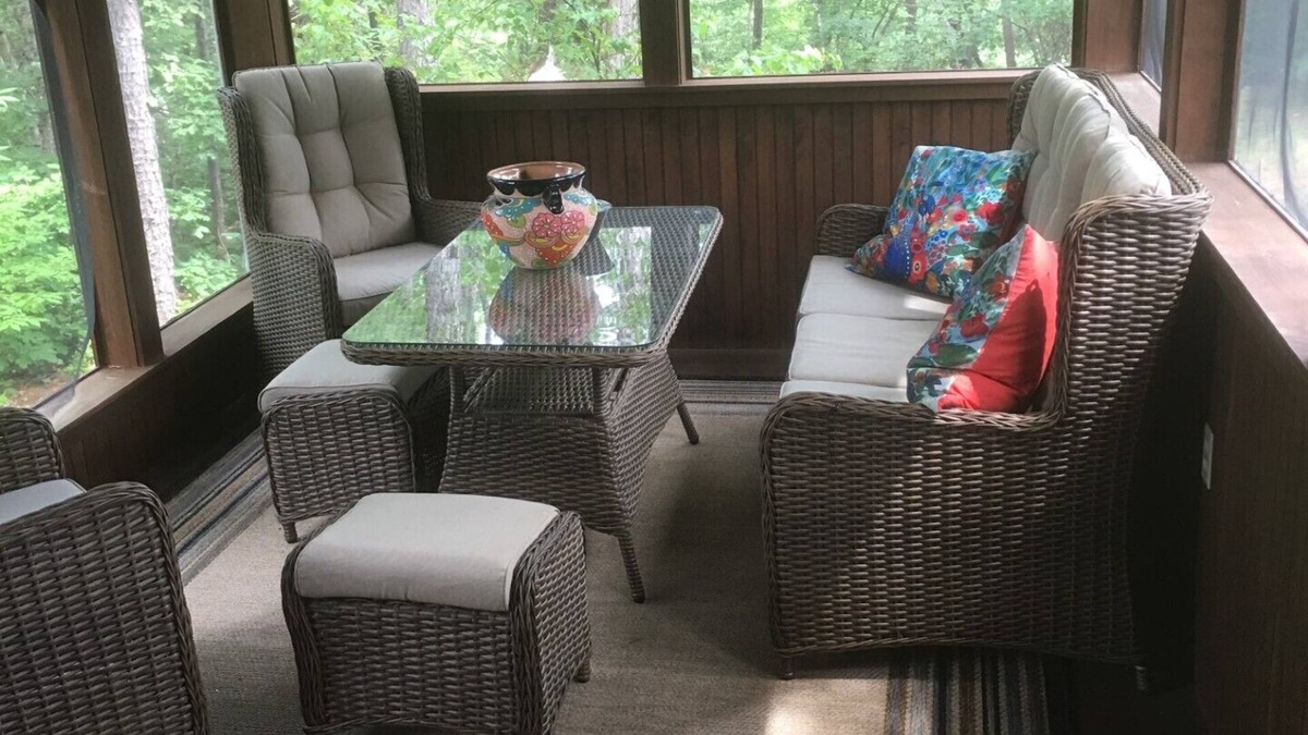 Hiram House | Privacy surrounds this home with a mountain view and lake access.