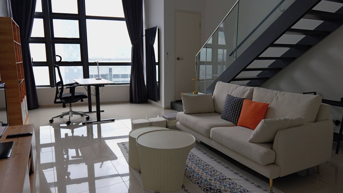 Bandar Tun Razak Apartment | Privat Duplex Loft with Skyline Views & Standing Desk