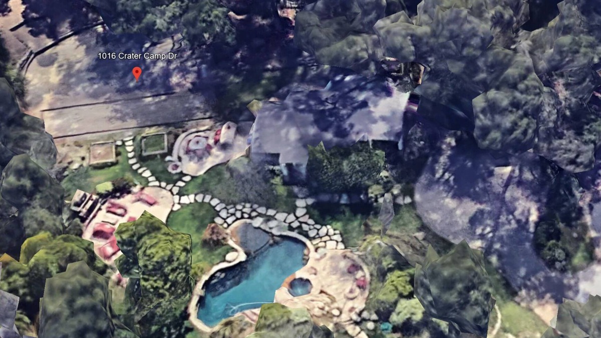 Calabasas House | Private 1 Acre Resort, 1+Den with pool in Malibu Canyon minutes from the beach.