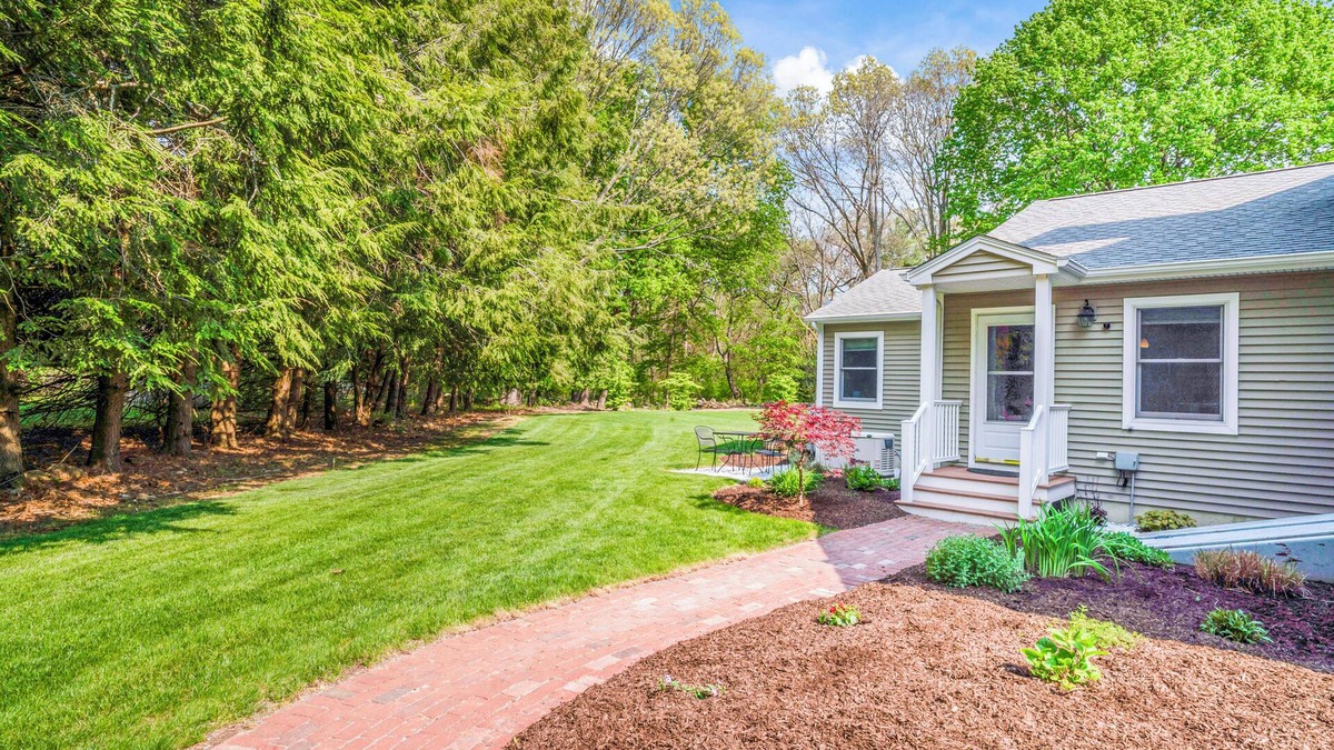Old Lyme Apartment | Private, 1 bed/1.5 bath apt close to local beaches