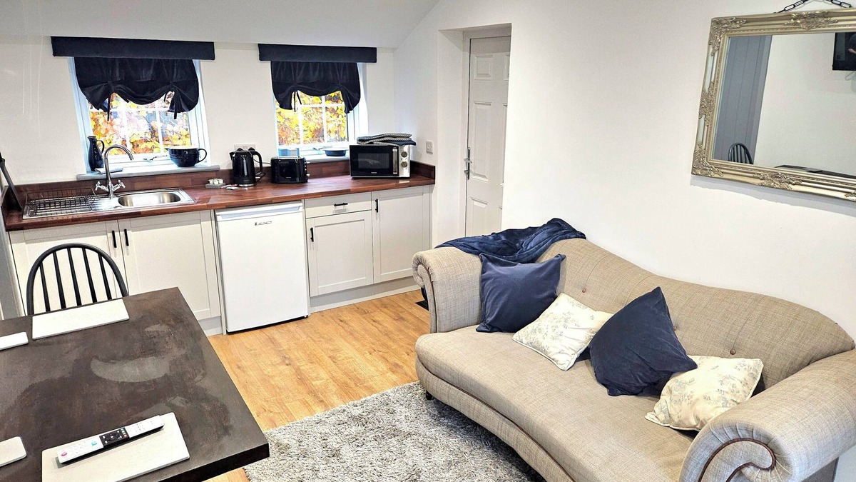 Hapsford Apartment | Private 1 bed Annexe