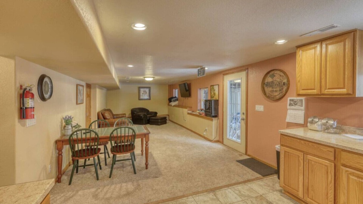 Deadwood Apartment | Private 1 bedroom Hilltop Apartment near skiing, Deadwood, & 4X4 Trails
