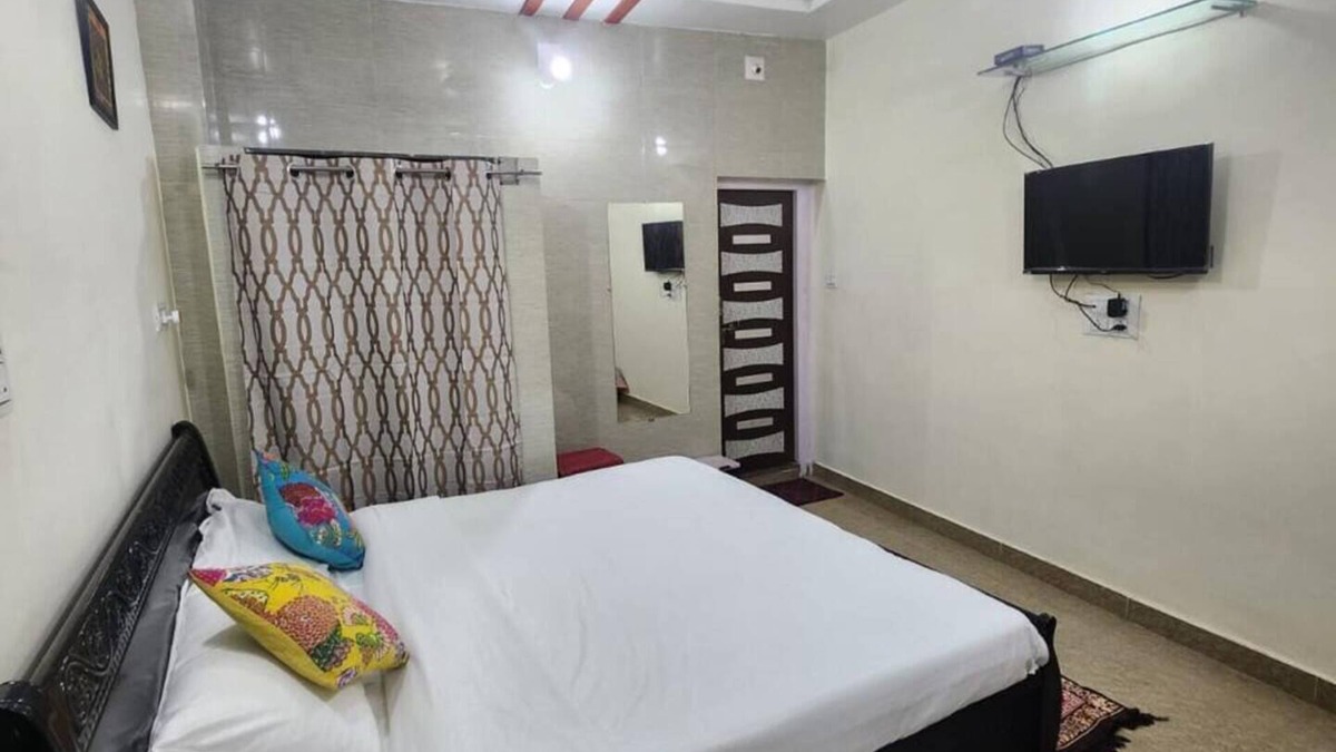 Mount Abu Apartment | Private - 1 BHK Floor - Paddy's Luxurious Home Staynn