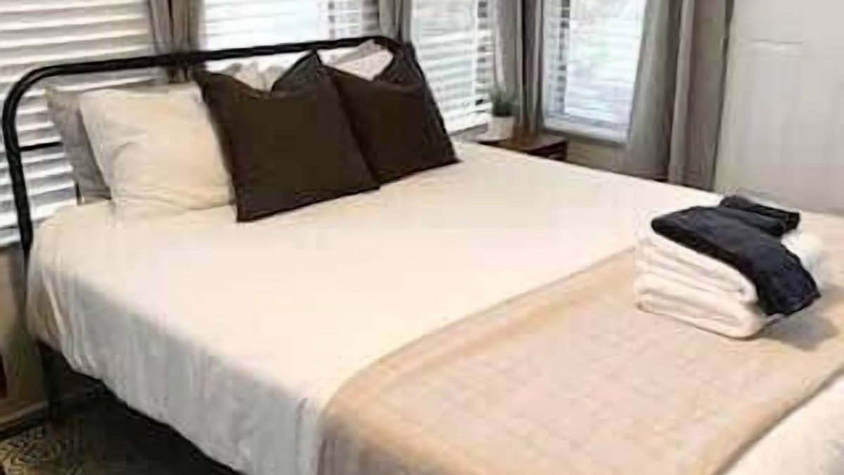 Freetown - Port Rico House | Private 1 BR in Lafayette Kitchen, Garden & Shared Living