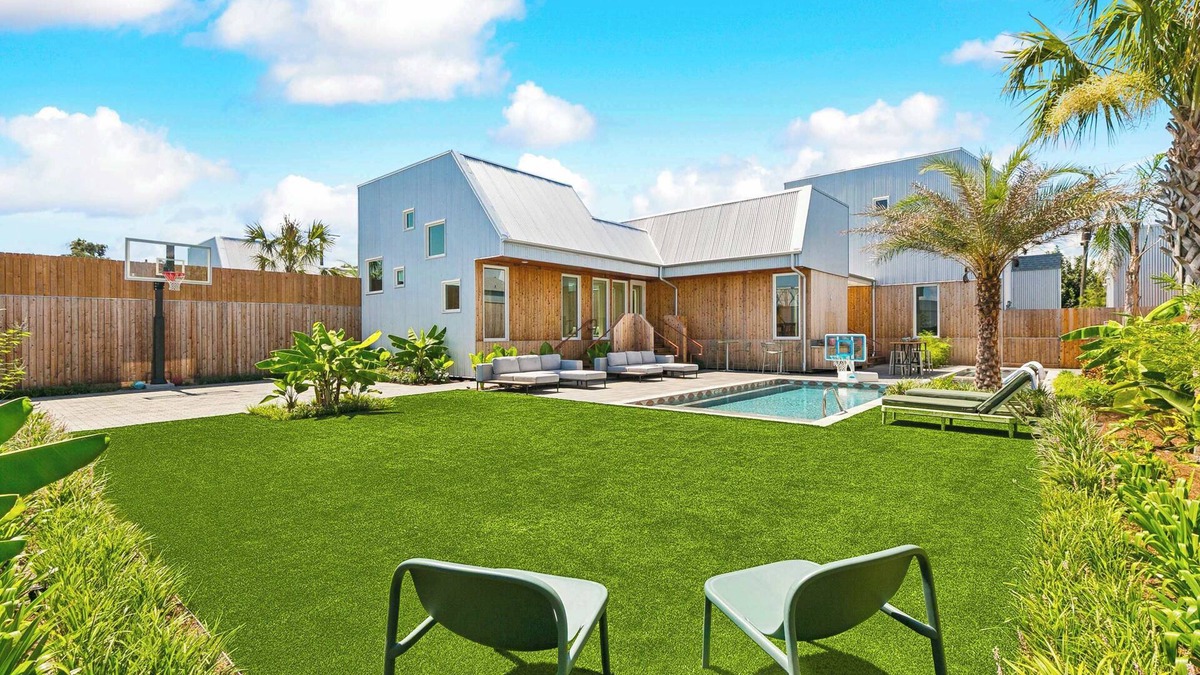 Lower Ninth Ward Hotel | Private 12BR Boutique Hotel - Pool, Hot Tub | B