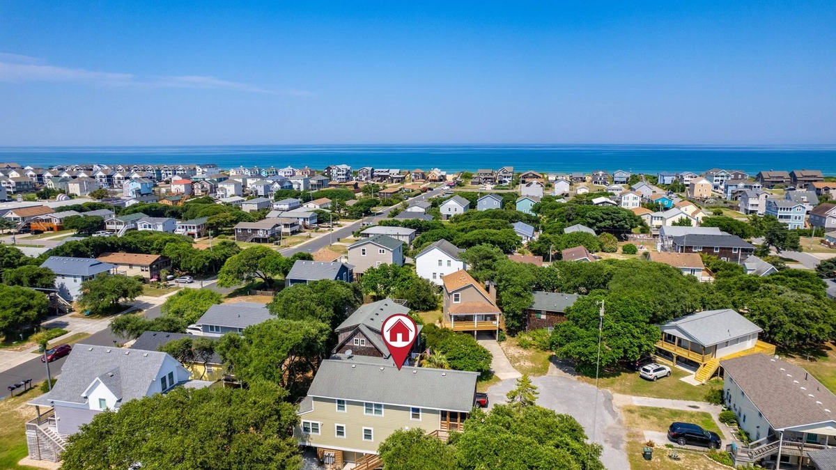 Nags Head Apartment | Private 1BR Apt w Kitchen, Porch, Patio on Culdesac & 3 Blocks from Beach Access