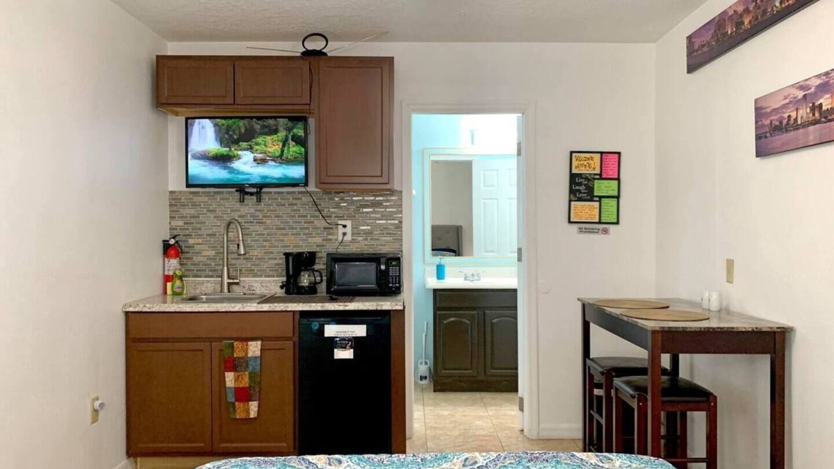 Conway House | Private 1BR Escape Pet-Friendly & Great Location
