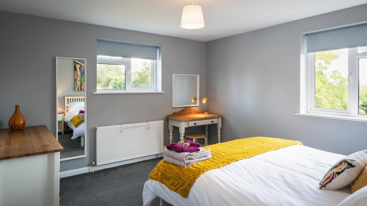 Poltimore Cottage | Private 2 Bed Country Cottage - Parking & 1/2 Acre Garden