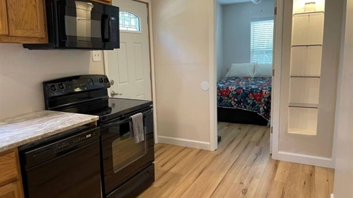 Pevely House | Private 2 bed Home - 5 min from I-55-nature views