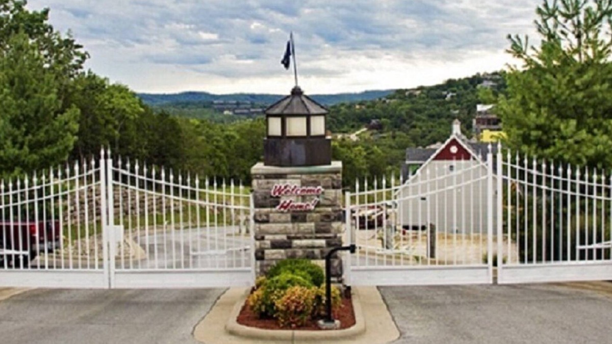 Branson Cottage | Private 2 bedroom - 2 bath cottage in gated resort overlooking Table Rock Lake