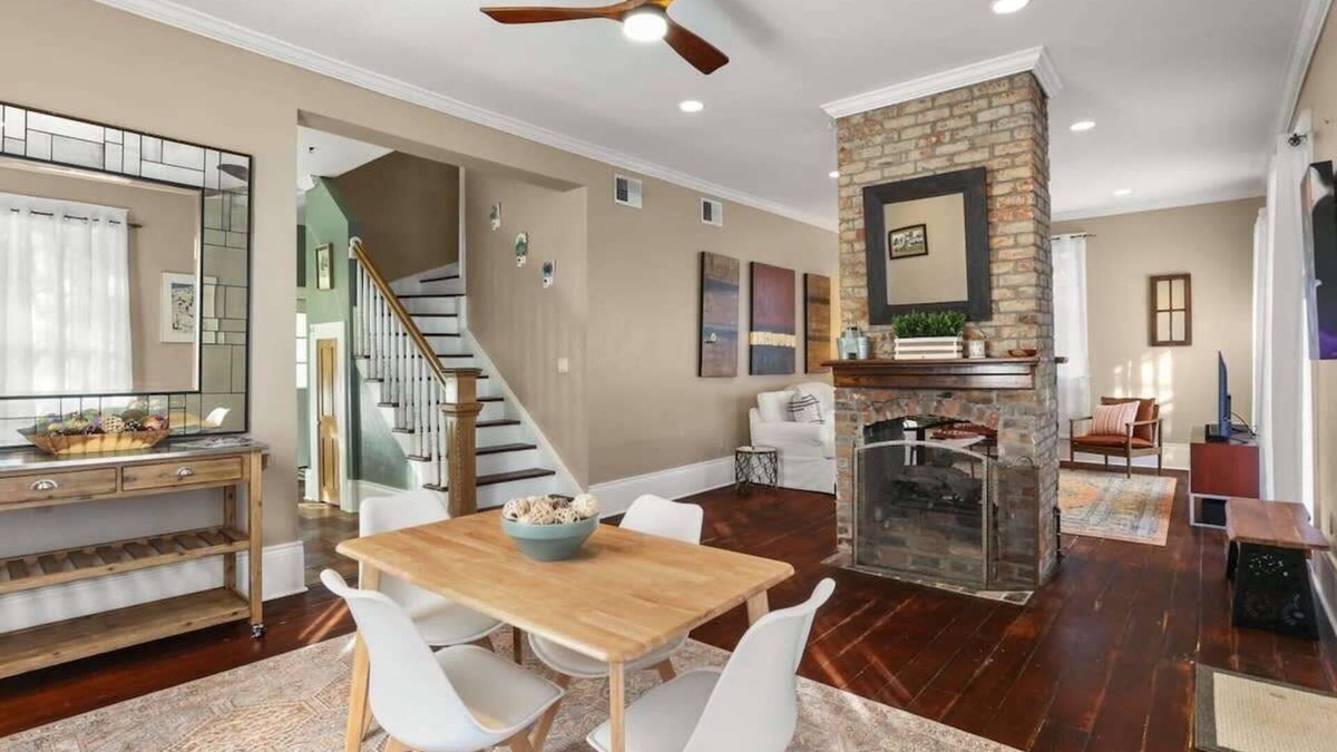 West Riverside House | Private 2 Bedroom Bungalow w/Gated Parking