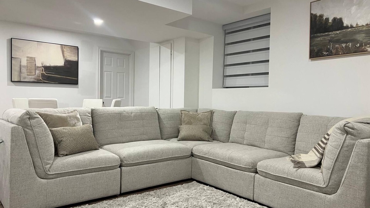 Vaughan House | Private 2 Bedroom Basement Suite