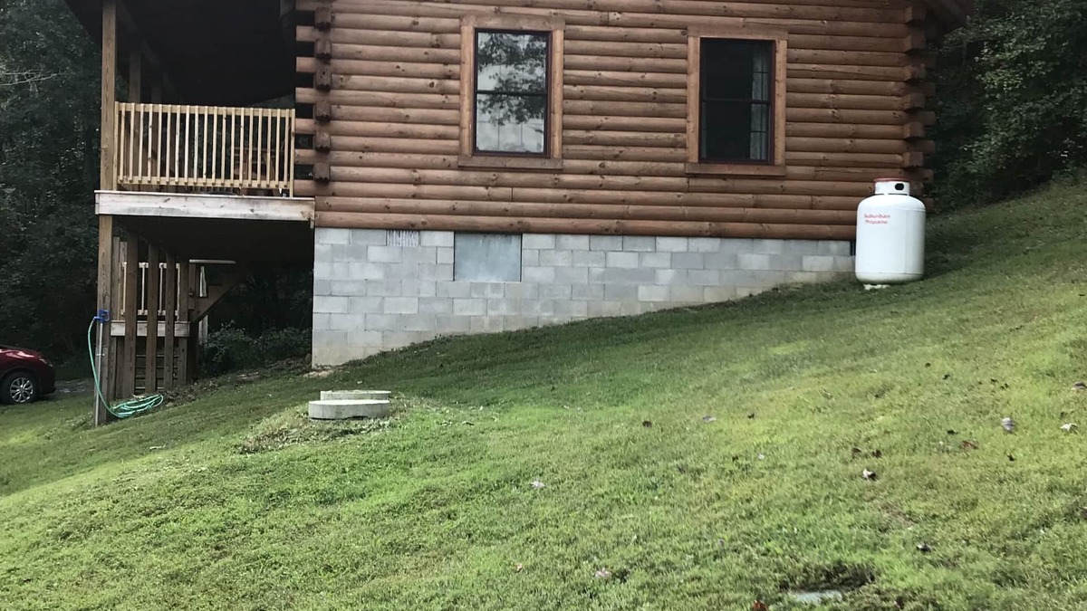 Beaver Cabin | Private 2 bedroom Cabin with Large Covered Deck