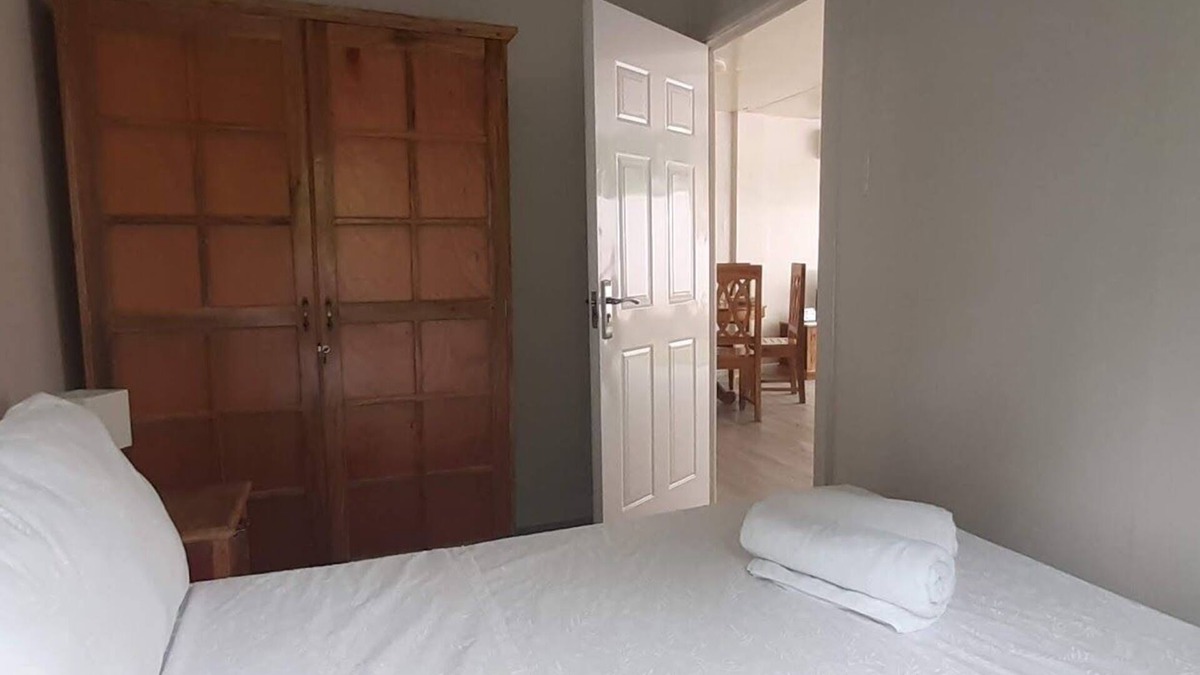 Looc House | Private 2 bedroom house with garden, free wifi
