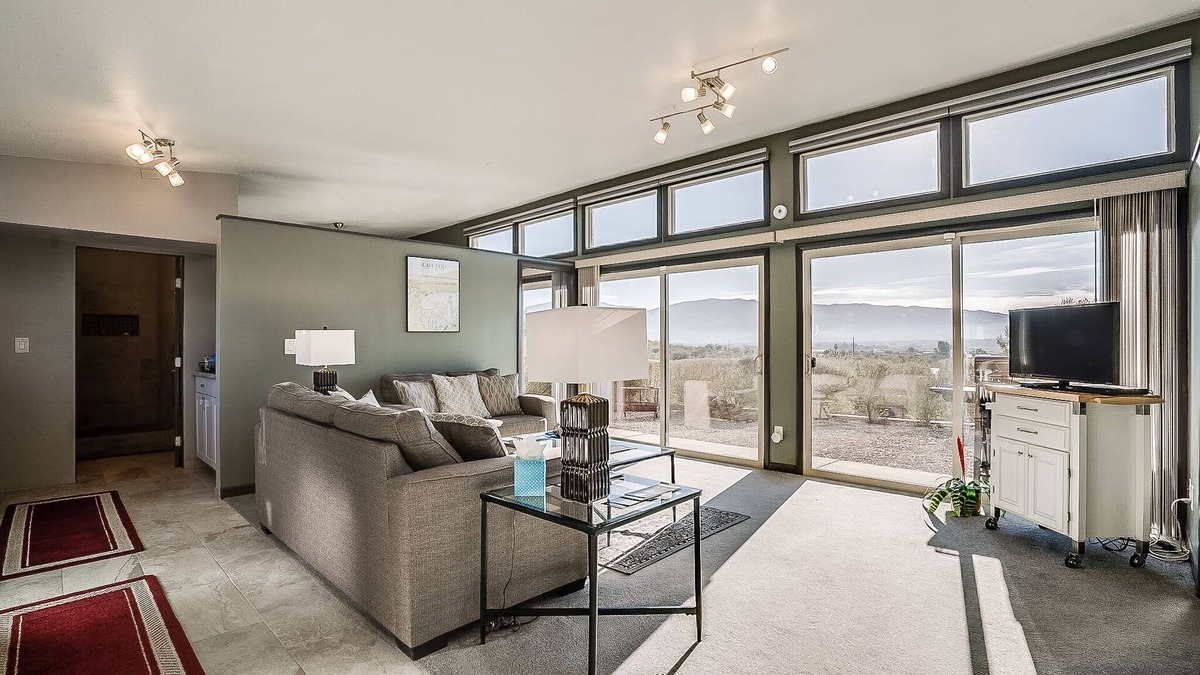 Tanque Verde House | Private 2 Bedroom Mountain View Casita - Completely New in 2017 - Desert Setting