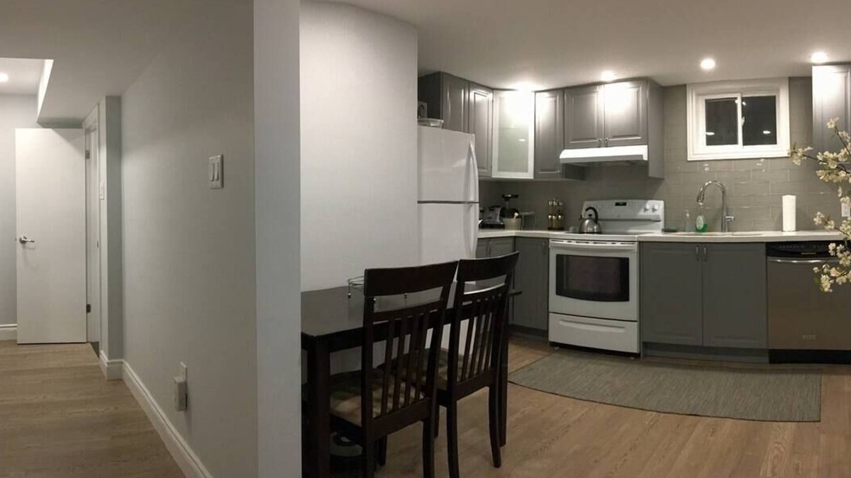Richview Apartment | Private 2 bedroom suite, full kitchen and bathroom