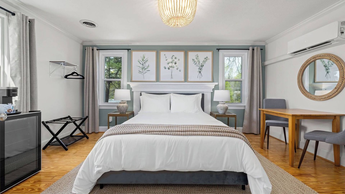 Altavista Apartment | Private 2 Bedroom Suite at Boutique Inn with Hot Tub