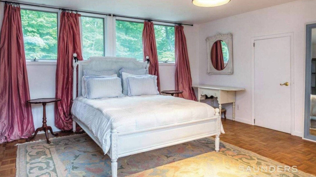 Shelter Island Heights Apartment | Private 2 room 1 Queen & bath with AC, WiFi, parking, kitchenette
