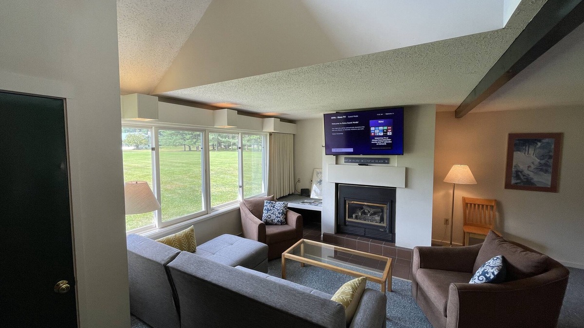 Stowe Area Condo | Private 2Bd 2Bath - Sleeps 5/6 Town home In Stowe VT - 15min From The Mountain