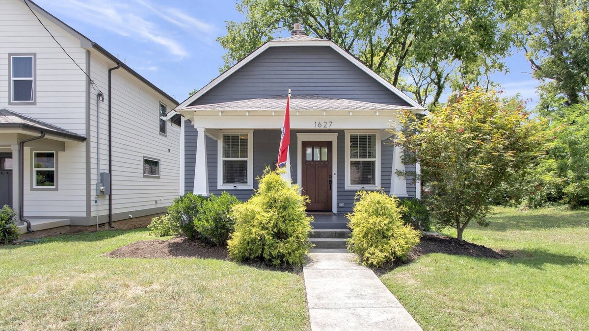 North Nashville House | Private 2BR House in Downtown Nashville - Near Broadway and Sleeps 6! 🌃