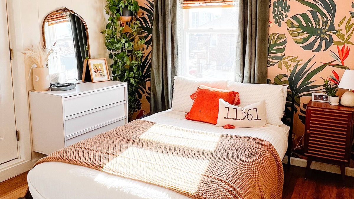 Long Beach Apartment | Private 2nd story apartment in the heart of Long Beach- Pura Vida!