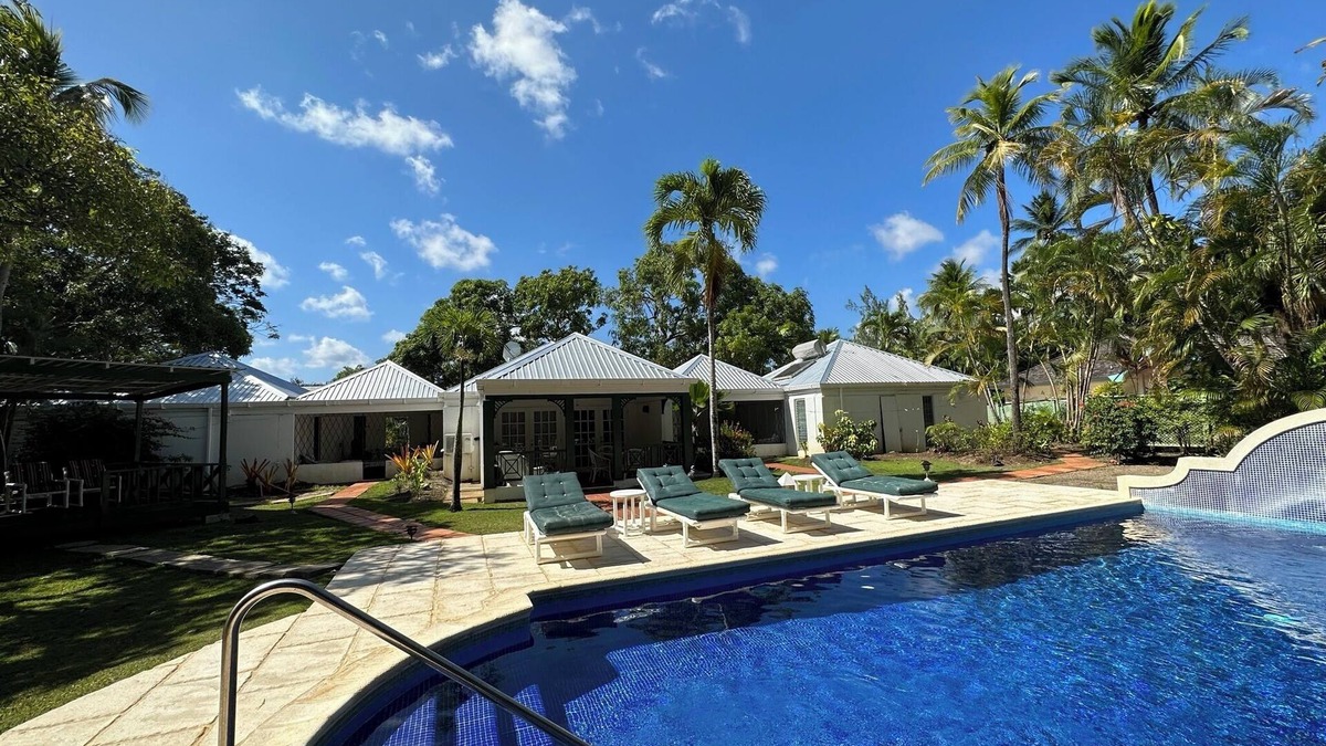 Gibbs Bay Villa | Private 3 Bed Villa Barbados, 4 mins walk to beach