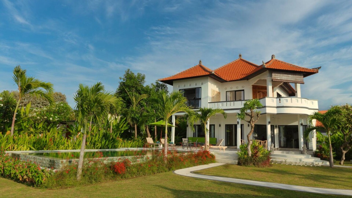 Pemaron Villa | Private 3 bedroom villa direct on the beach in North Bali, Lovina area