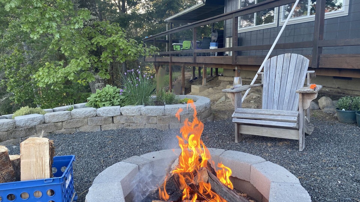 Roseburg Cabin | Private 3-bedroom lodge in Sutherlin with views, WiFi.