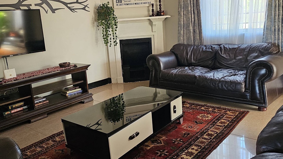 Livingstone House | Private 3 Bedroom Holiday Home in Livingstone, Zambia. 10mins to Victoria Falls