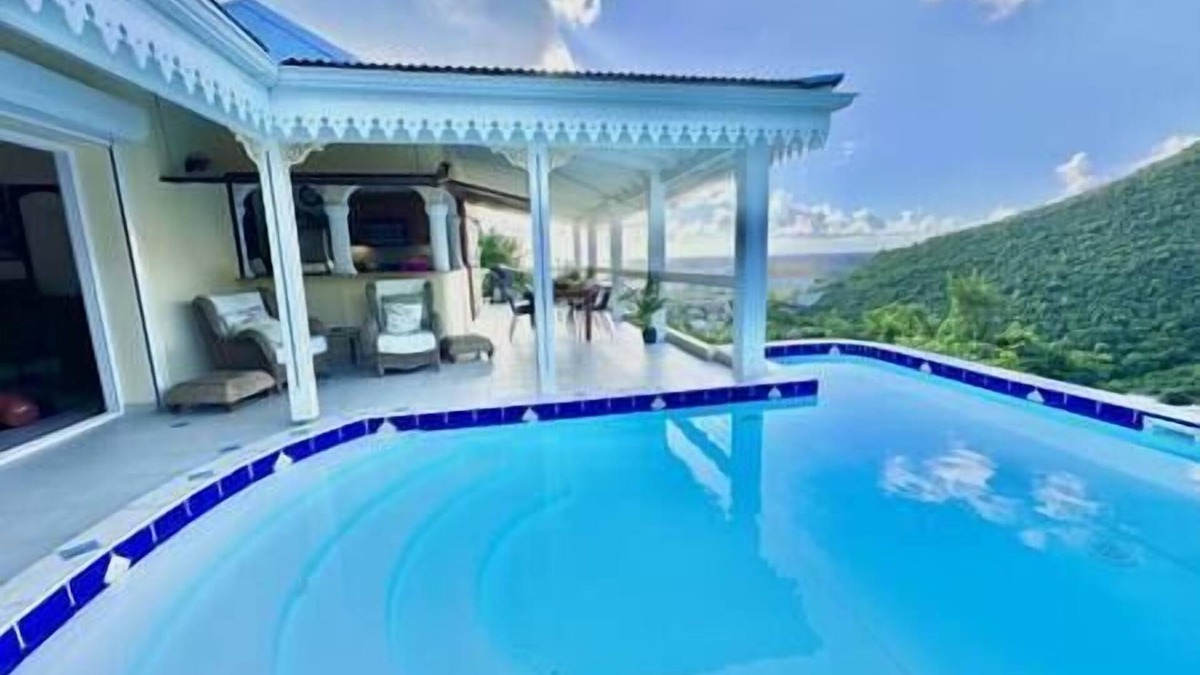 Almond Grove House | Private 3bdr ocean view villa