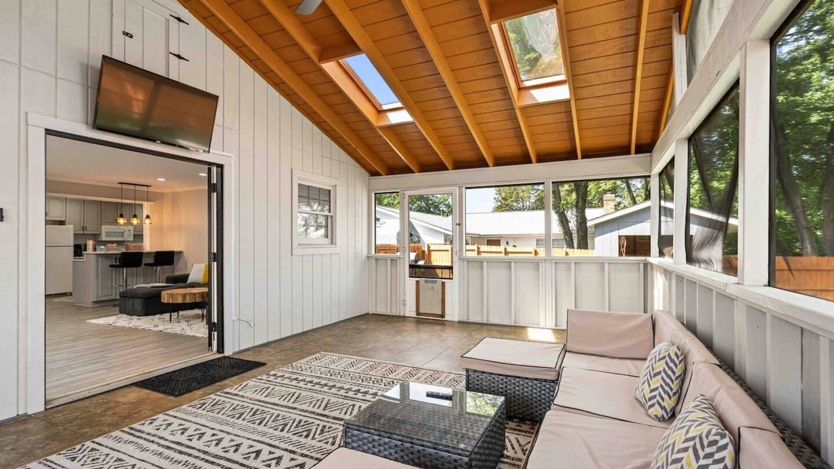 Sterling House | Private 3BDR, Spacious 1LVL Home, Mins to Airport