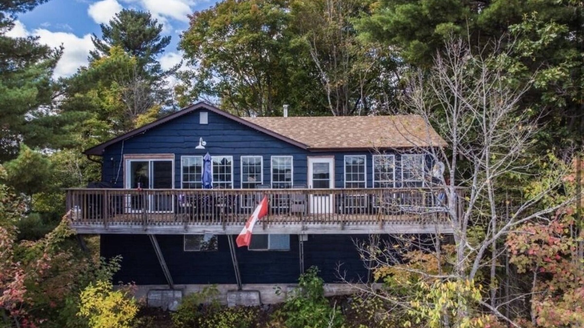 Dunchurch Cottage | Private, 4 season lakehouse with incredible views!