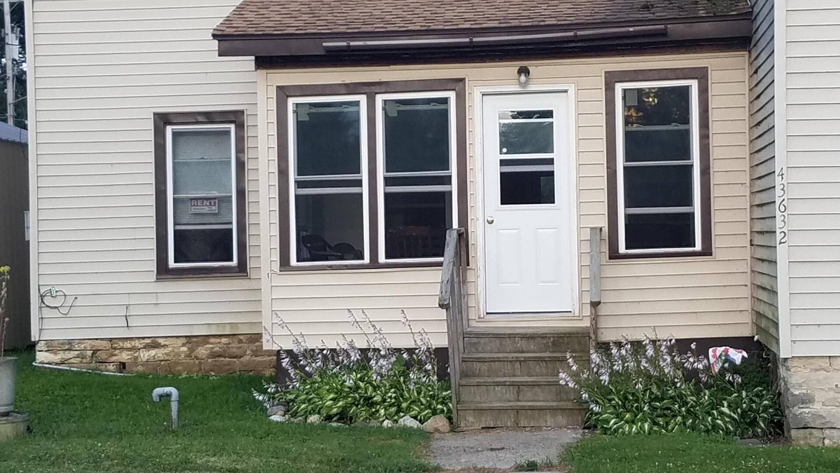 Redwood Apartment | Private 5 rooms, one side of duplex, screened porch, yard space - boat parking,