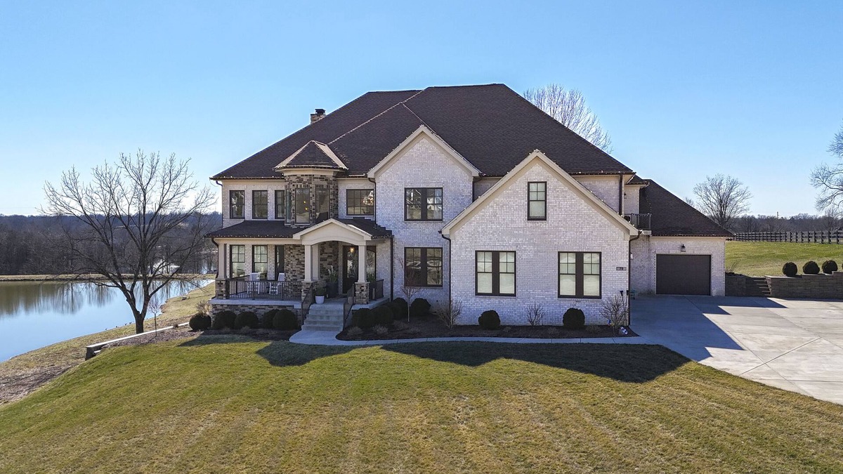 Buechel House | Private 6-acre haven in serene east Louisville near Valhalla.