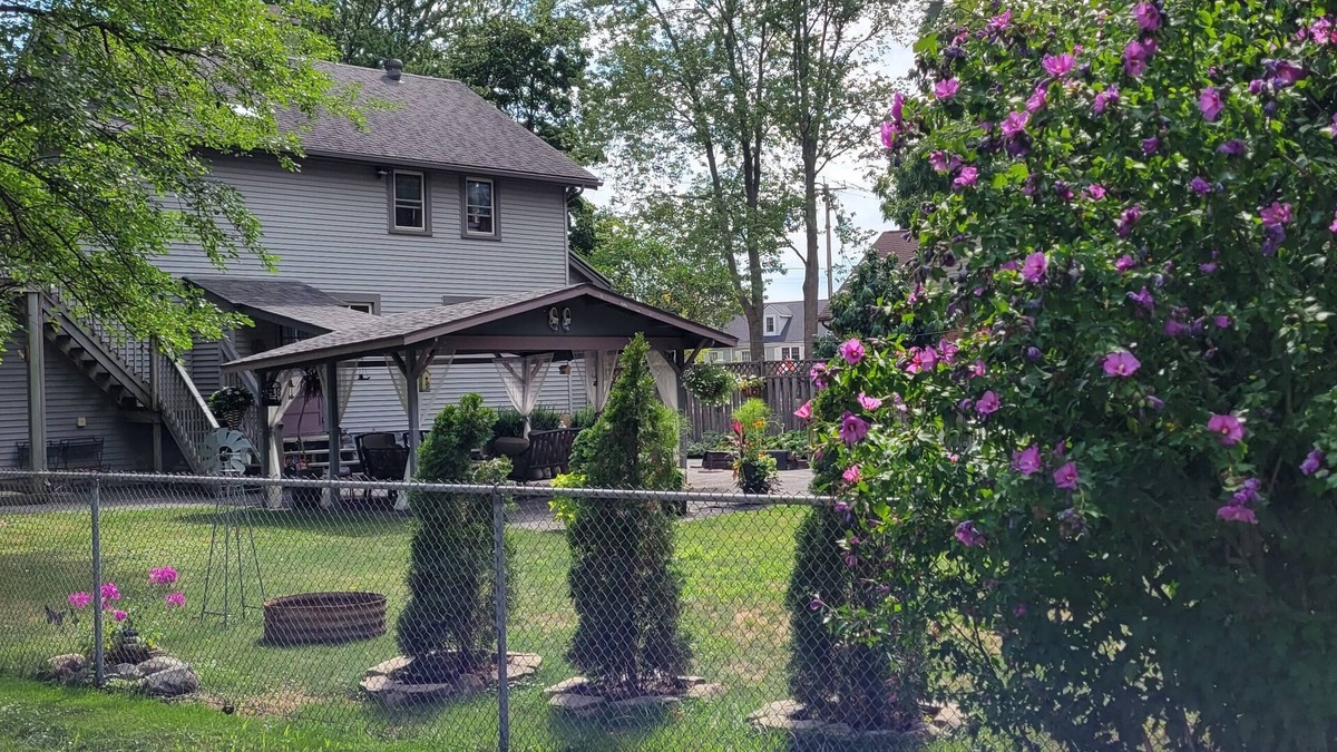 Amherstburg House | Private 800 sq ft Luxurious apartment/separate entrance.