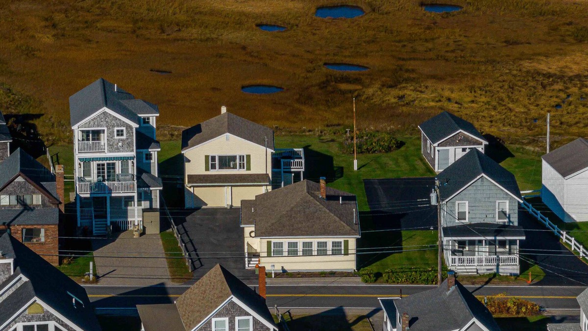 Wells Beach House | Private access to the beach! Sleeps 9.