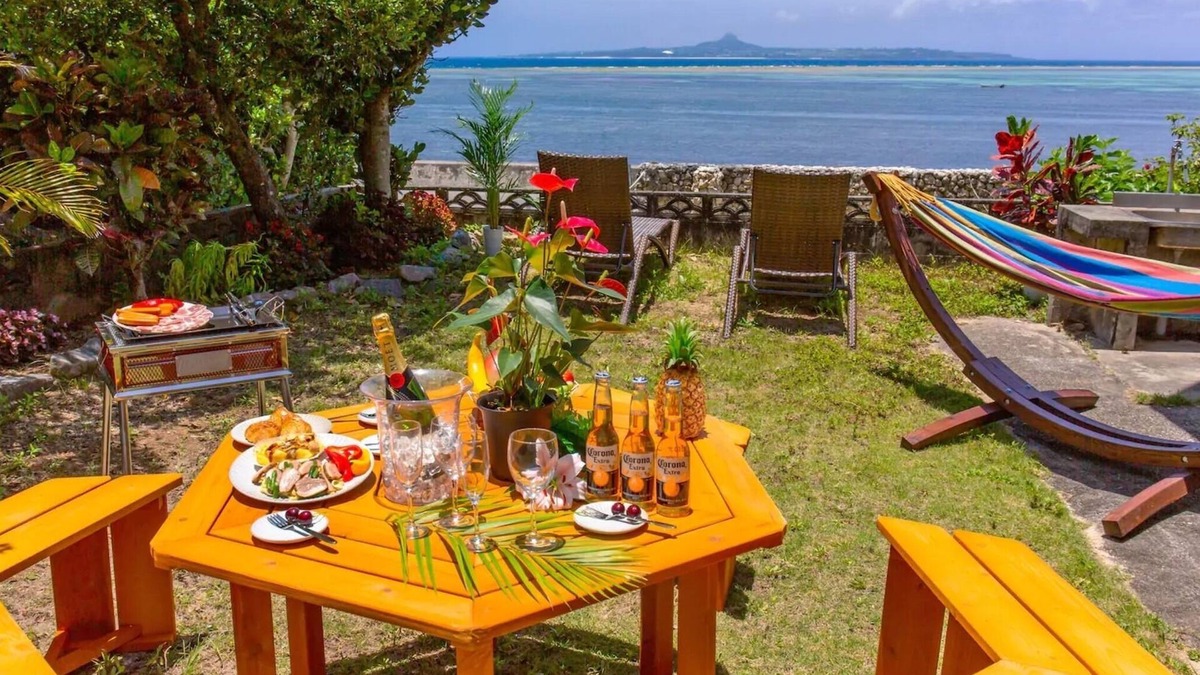 Bise House | Private accommodation along the beach BBQ while looking at the sea Inside the Fukugi trees in Bise/Kunigami-gun Okinawa