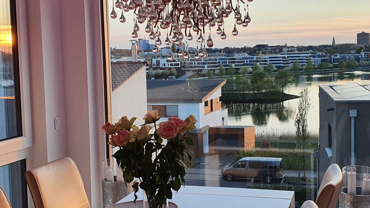 Horde Apartment | Private accommodation with roof terrace on Lake Phoenix